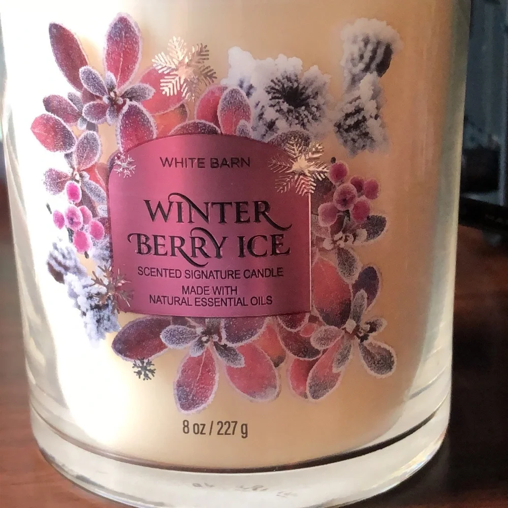 NWT Bath & Body Works White Barn Winter Berry Ice. 8 oz.   Single wick. - Picture 10 of 10